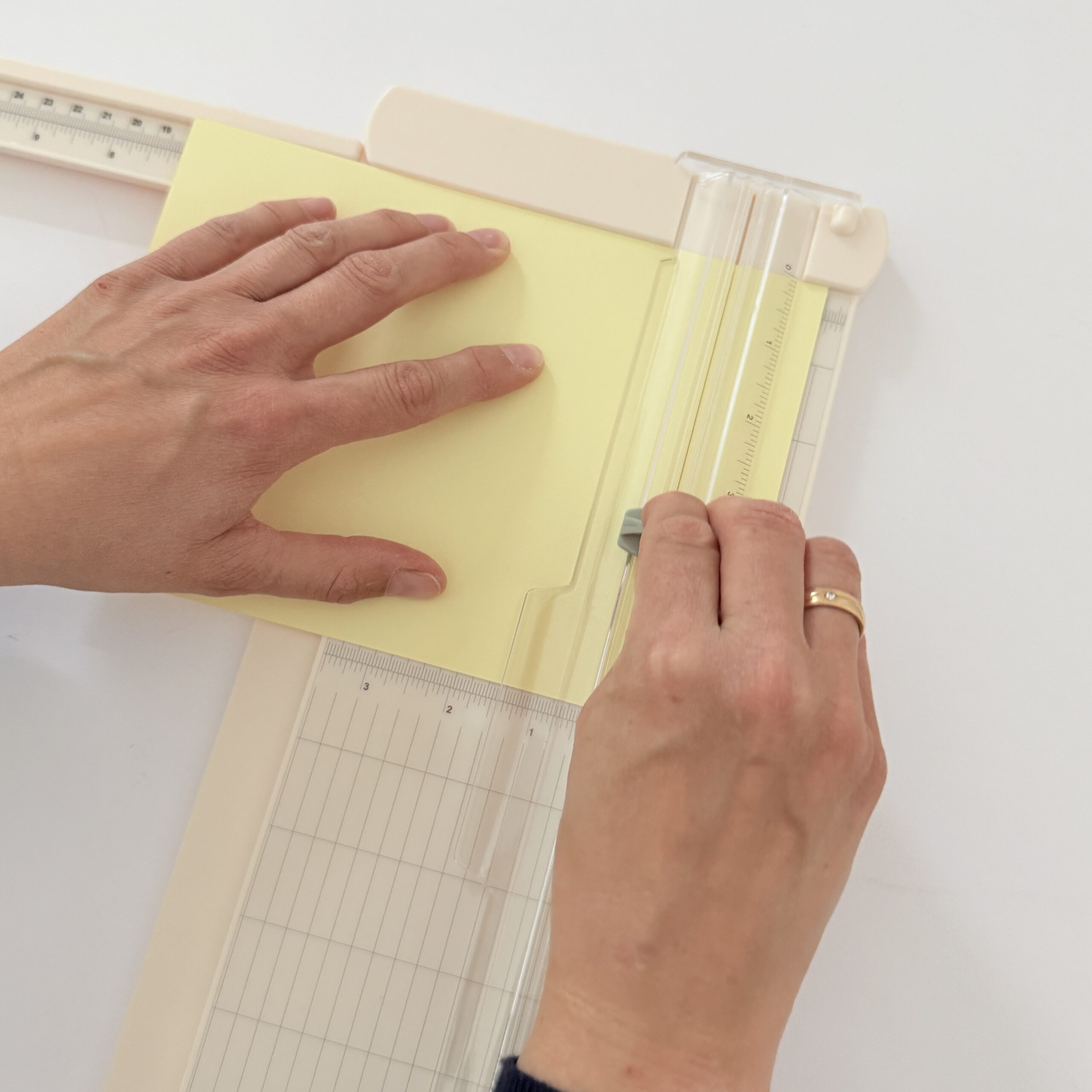 Papierschneidebrett mit 2 Klingen & 1 Falzer – Bild 5